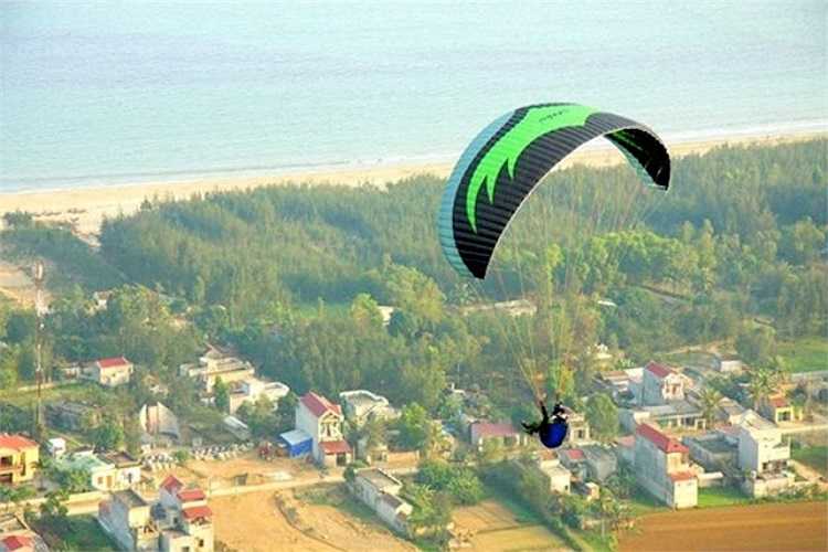 Qua mỗi chuyến bay dù, những hình ảnh anh đem về đã góp phần quảng bá du lịch Việt Nam đến với bạn bè quốc tế