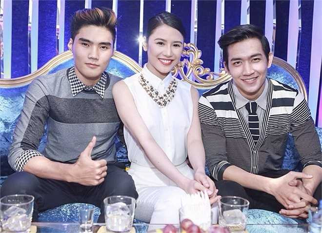 'Chàng thơ' mới của NTK Đỗ Mạnh Cường - Quang Hùng - cũng có mặt tại sự kiện. Nam người mẫu ăn vận lịch lãm và bảnh bao.