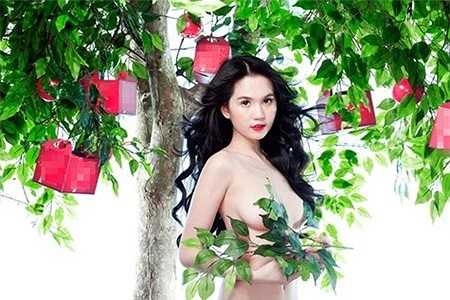 Trước đó, Ngọc Trinh từng gây ồn ào khi bán nude trong một bộ ảnh quảng cáo.