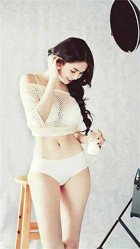 Ngọc Trinh khẳng định cô 'khoe thân' là vì đam mê, và vì cô sở hữu những số đo hình thể nóng bỏng.