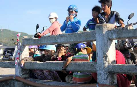 ngư dân, bị bắt giữ, Trung Quốc, tấn công, tấm lòng, người thân