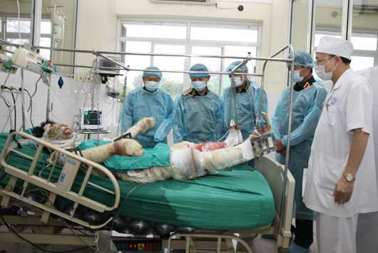 Rơi máy bay Mi-171: Huy động mọi nguồn lực cứu 3 chiến sĩ bị thương