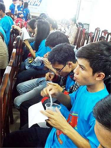 Theo quan niệm của người Huế thì trước khi làm một việc gì đó quan trọng, đặc biệt là thi cử thì ăn chè đậu đỏ sẽ lấy may.