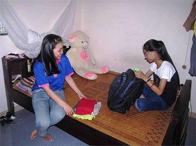 Các TNV cùng chia sẽ những khó khăn, cùng đồng hành với các sĩ tử.