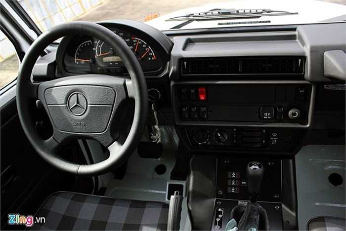 Nội thất đơn giản nhưng thể hiện phẩm chất bền bỉ của dòng xe địa hình.