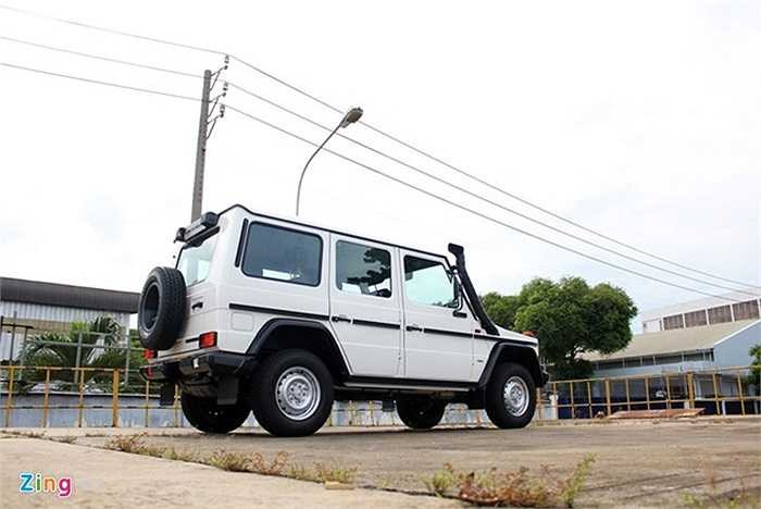 Mercedes-Benz vừa chính thức nhập khẩu dòng G300 CDI Professional ‘Edition PUR’ - phiên bản dân sự của chiếc xe quân dụng nổi tiếng suốt 30 năm qua. 
