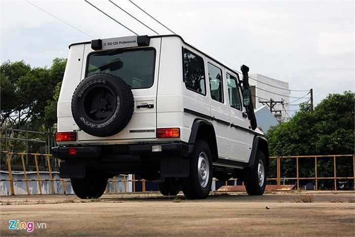 Đặc biệt, bình nhiên liệu siêu lớn với dung tích lên đến 100 lít khiến G300 CDI có thể vượt những cự ly dài mà không lo bị hết dầu. 