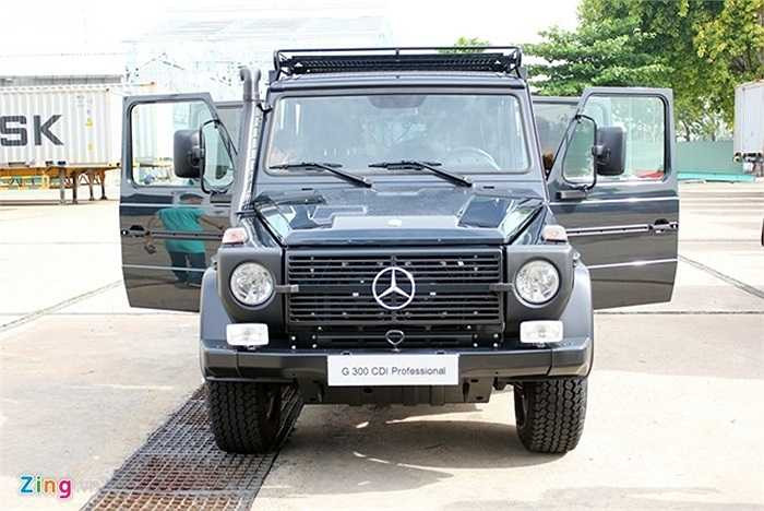 Cũng trong dịp này, Mercedes-Benz công bố nhiều số liệu khả quan. 6 tháng đầu năm, kết quả kinh doanh của hãng đã vượt kỷ lục tại thị trường Việt Nam trong 19 năm qua. Chỉ riêng TP.HCM, hãng bán được 1.100 xe, tăng 70% so với cùng kỳ năm ngoái. 