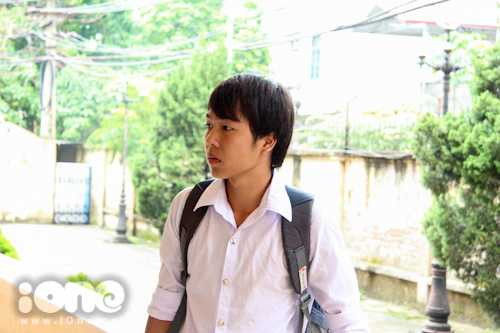 Nam sinh làm thuê 'chết đứng' vì bị móc sạch lộ phí thi