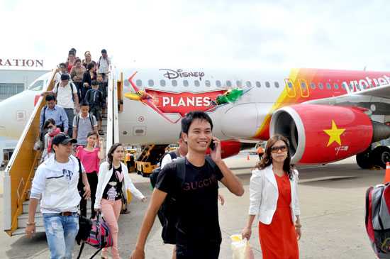 Những bước tiến nhanh chóng của Vietjet Air như thổi một luồng sinh khí mới vào thị trường hàng không. Người dân đã có thêm sự lựa chọn vì sự độc quyền bị phá bỏ. Dù chịu nhiều sức ép cạnh tranh nhưng những chuyến bay giá rẻ vẫn cứ bay ngày một nhiều.
