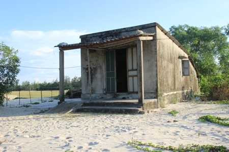 Cô bé nhặt ve chai mơ có bàn học chắc chắn