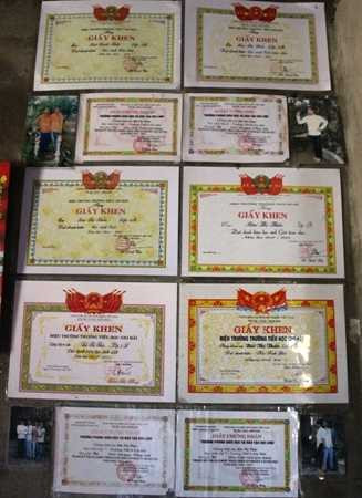 Cô bé nhặt ve chai mơ có bàn học chắc chắn