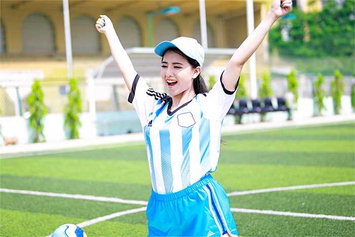 Và cô chờ giây phút được vỡ òa cùng Messi và các đồng đội.