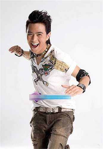 Tiếp sau đó là giải thưởng Hot VTeen do báo VTM tổ chức, tham gia cuộc thi Video clip của bạn và gây ấn tượng với khán giả qua hai ca khúc Cho em và Từng ngày qua, vốn là hai ca khúc do anh tự sáng tác và trình bày đầu tiên. Từ thời điểm này, anh chàng chính thức tấn công showbiz. Đây là một trong những hình ảnh đầu tiên của Wanbi Tuấn Anh khi mới vào nghề.