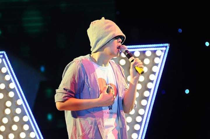 Tháng 10/2012, Wanbi Tuấn Anh tuyên bố tạm nghỉ hát và chia sẻ về việc mình bị mắc chứng bệnh u tuyến yên trong não mà theo lời của bác sĩ thì 'căn bệnh này rất hiếm, trên thế giới trung bình 1 triệu người mới có một ca mắc phải'. Anh cho hay đã phát hiện mình mắc bệnh này khoảng bốn năm trước đó sau khi cha anh qua đời. Anh từng sang Singapore để phẫu thuật.