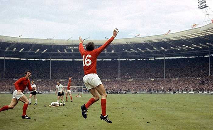 World Cup 1966: Anh - Bồ Đào Nha. Lần đầu tiên là chủ nhà World Cup, Tam Sư bằng phong độ xuất sắc của Bobby Charlton đã vượt qua Bồ Đào Nha của Eusebio ở bán kết