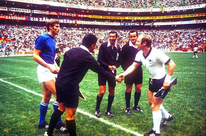 Bán kết World Cup 1970: Italia - Tây Đức. Azzurri vươn lên dẫn trước ở phút thứ 8 và duy trì nó đến hết bù giờ thứ nhất, trước khi Schnellinger ghi bàn. Bước vào 2 hiệp phụ, 2 đội ghi thêm... 5 bàn nữa, trong đó Rivera là người ấn định tỷ số ở phút 111, đưa Italia vào chung kết