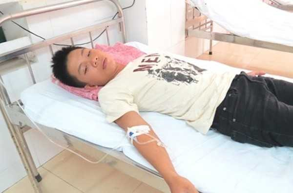 Phát hiện giấy báo thi giả, quên máy tính nữ sinh khóc như mưa