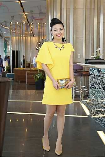 rong phim, Lê Khánh đảm nhận vai Ngọc Minh, là người phụ nữ có nội tâm phức tạp, phải hy sinh nhiều vì người chồng. 