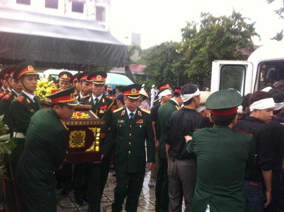 Trực tiếp Lễ viếng và truy điệu 18 chiến sĩ rơi máy bay ở Hòa Lạc