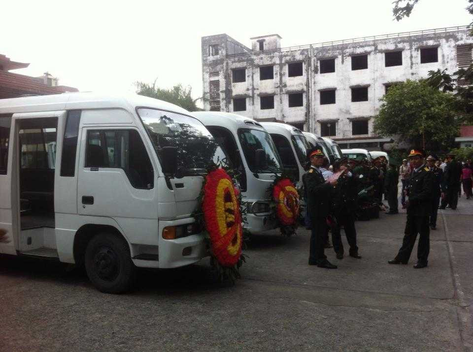 Trực tiếp Lễ viếng và truy điệu 18 chiến sĩ rơi máy bay ở Hòa Lạc