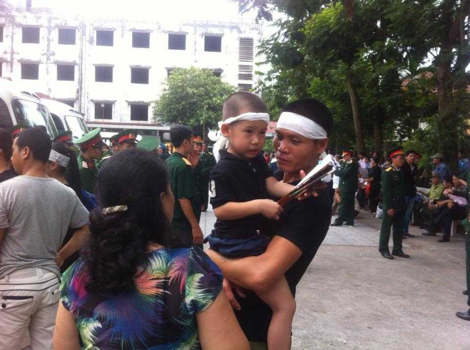 Trực tiếp Lễ viếng và truy điệu 18 chiến sĩ rơi máy bay ở Hòa Lạc