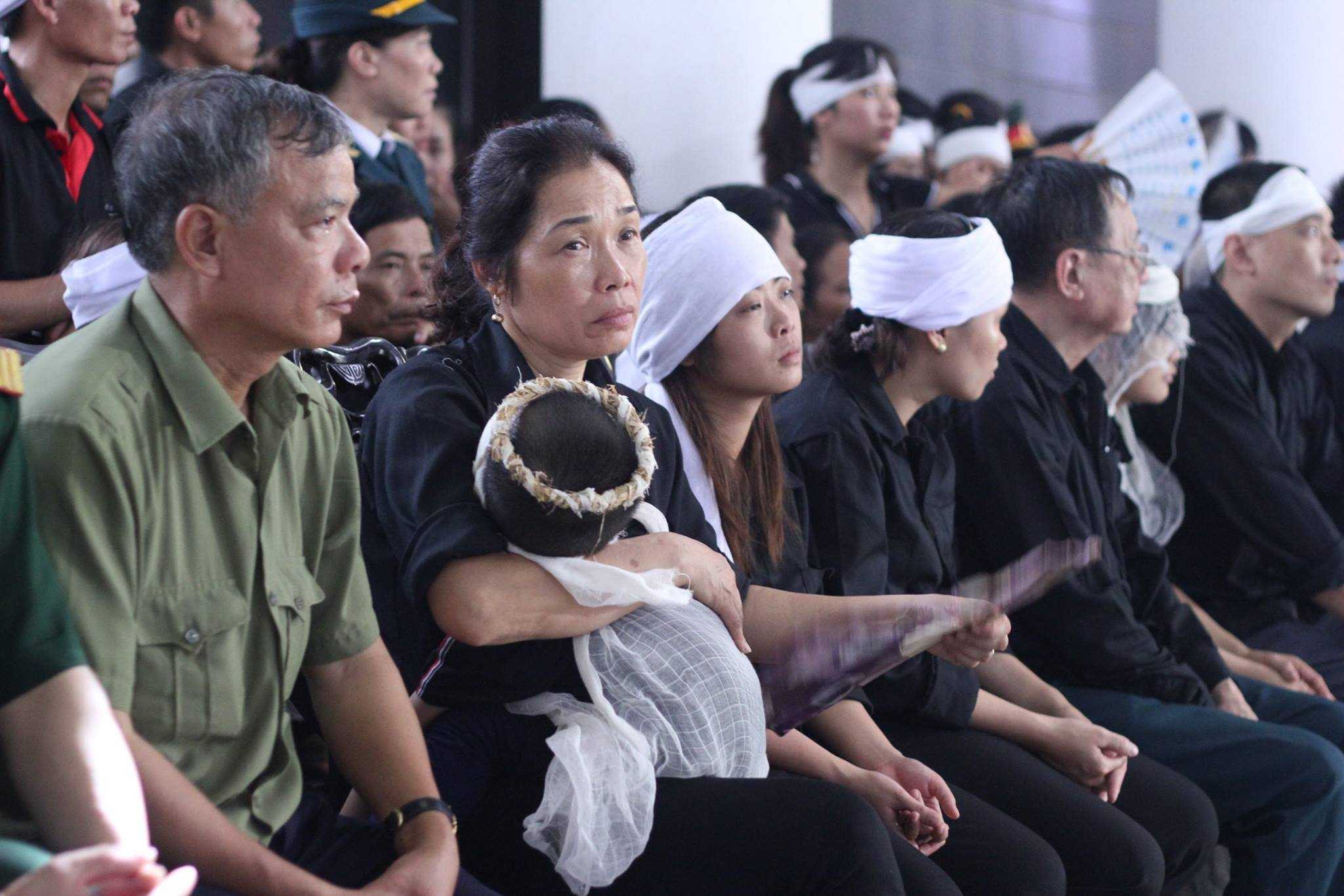 Trực tiếp Lễ viếng và truy điệu 18 chiến sĩ rơi máy bay ở Hòa Lạc