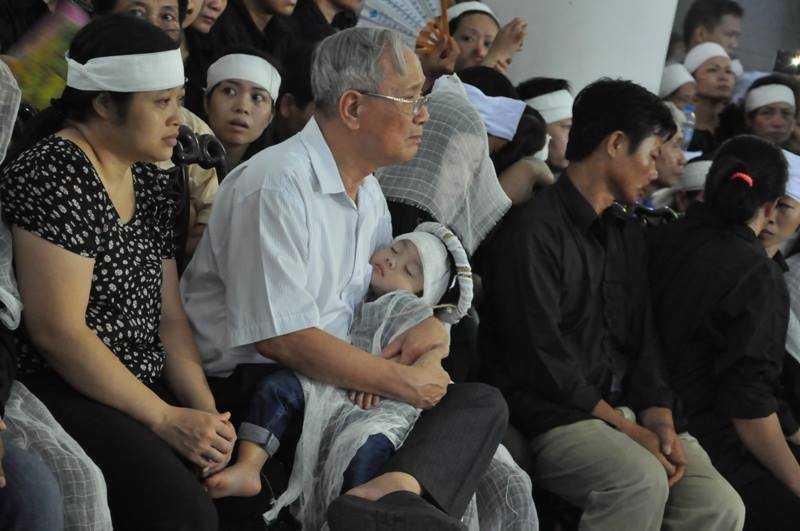 Trực tiếp Lễ viếng và truy điệu 18 chiến sĩ rơi máy bay ở Hòa Lạc