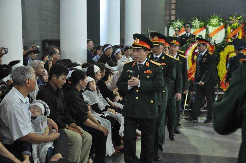 Trực tiếp Lễ viếng và truy điệu 18 chiến sĩ rơi máy bay ở Hòa Lạc