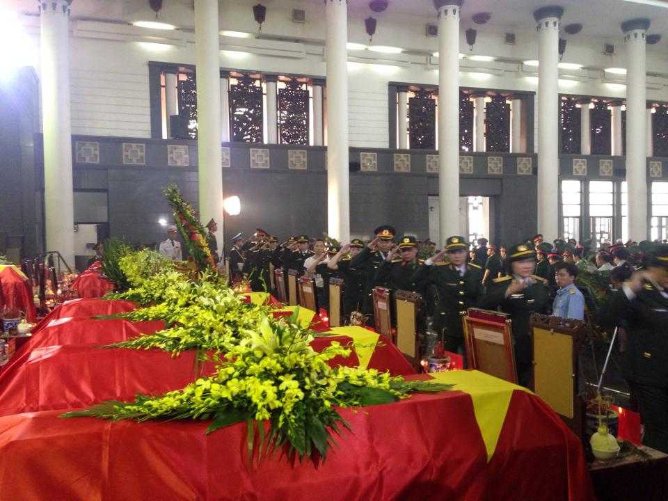 Trực tiếp Lễ viếng và truy điệu 18 chiến sĩ rơi máy bay ở Hòa Lạc