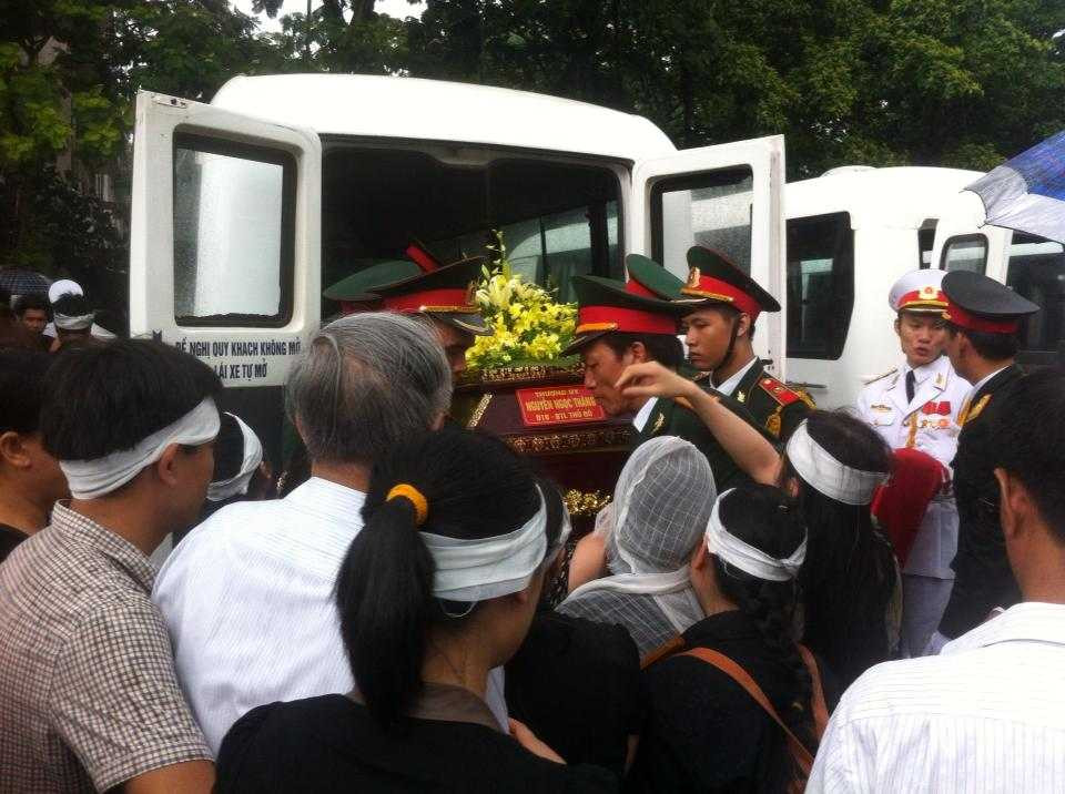 Trực tiếp Lễ viếng và truy điệu 18 chiến sĩ rơi máy bay ở Hòa Lạc