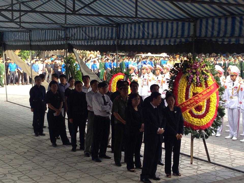 Trực tiếp Lễ viếng và truy điệu 18 chiến sĩ rơi máy bay ở Hòa Lạc