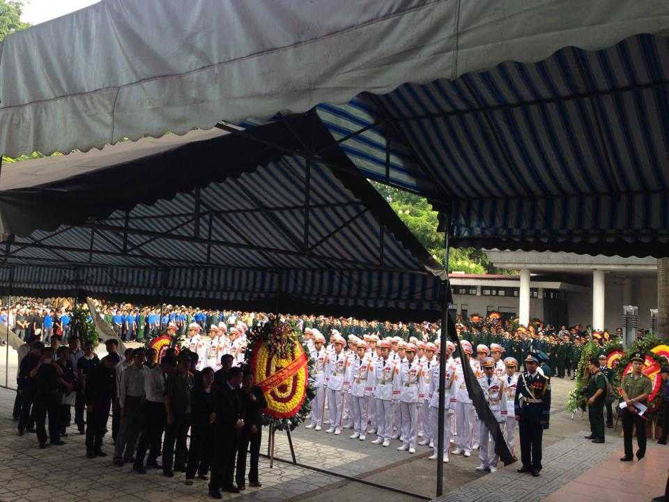 Trực tiếp Lễ viếng và truy điệu 18 chiến sĩ rơi máy bay ở Hòa Lạc