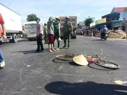 tai nạn, giao thông, tông chết, khóc ngất, xe ben, hang thần