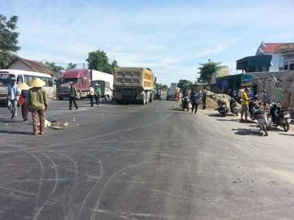 tai nạn, giao thông, tông chết, khóc ngất, xe ben, hang thần