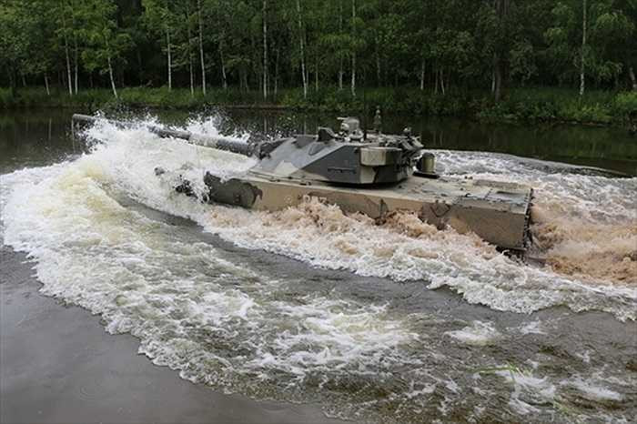 Sprut-SD với trọng lượng nhẹ chỉ 18 tấn nhưng lại được trang bị 01 pháo nòng trơn 2A75 125mm với cơ số 40 viên đạn, giúp cho sức mạnh của nó có thể sánh ngang với những xe tăng chiến đấu chủ lực kiểu T-72 hay T-90 hiện nay