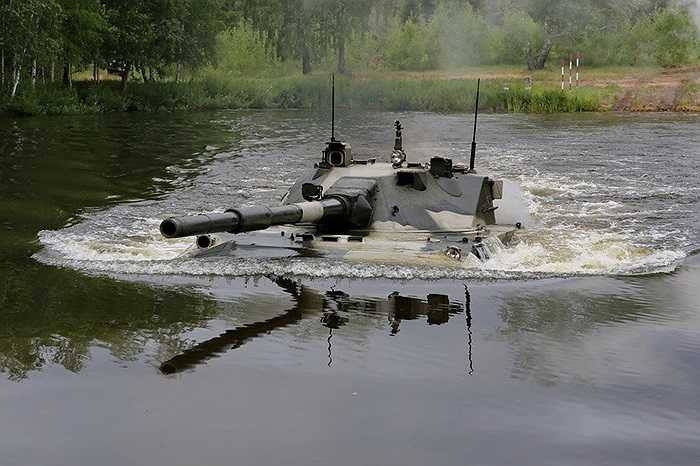 Trong khi một số nguồn tin khác thì cho rằng, có khả năng cao trong tương lai Việt Nam sẽ cần những cỗ máy kiểu này để thay thế cho xe lội nước PT-76 đã lỗi thời