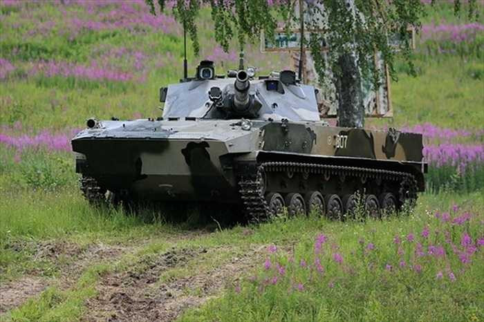 Ngoài pháo 125mm và tên lửa dẫn đường chống tăng, Sprut-SD còn được trang bị 01 súng máy đồng trục PKTM 7,62mm (cơ số 2.000 viên đạn)