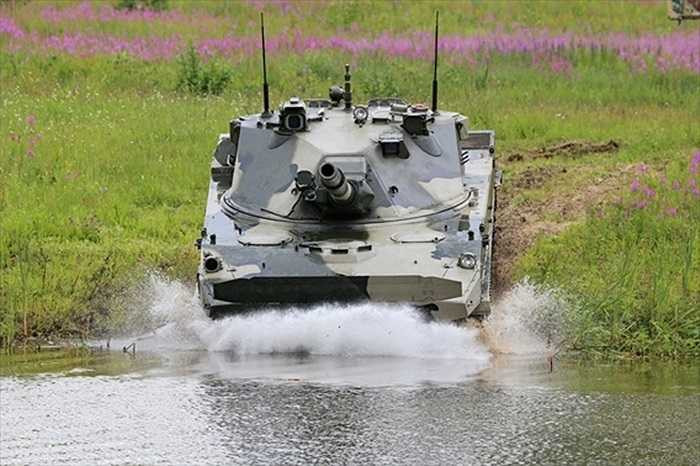 Pháo tự hành chống tăng Sprut-SD thể hiện khả năng lội nước