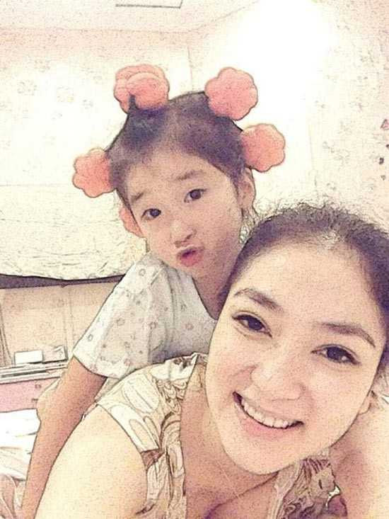 hoa hậu nuôi con một mình