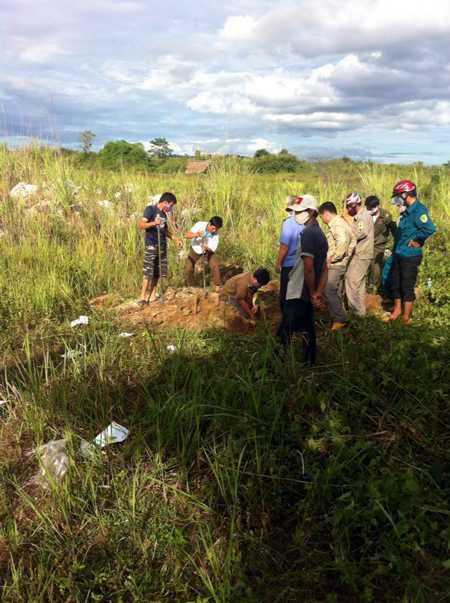 Phát hiện thi thể nam thanh niên trên đập tràn thủy lợi