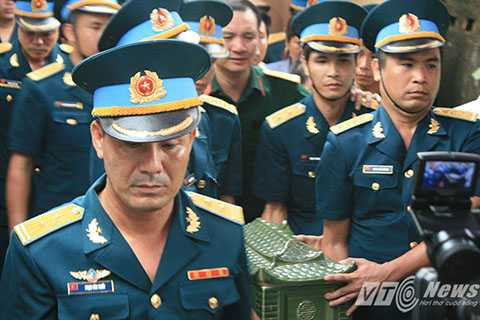 Thiếu úy Lê Việt Hùng, Tiên Lãng anh hùng, người con hiếu thảo