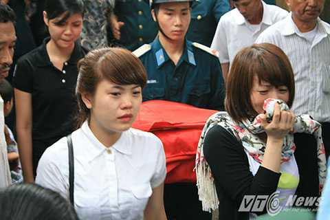 Thiếu úy Lê Việt Hùng, Tiên Lãng anh hùng, người con hiếu thảo