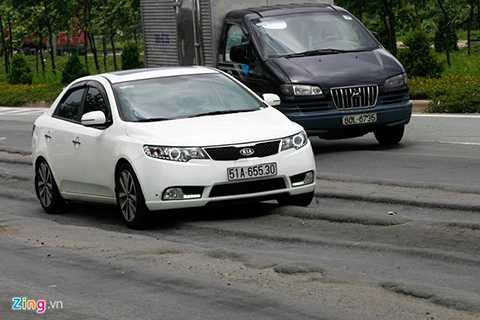 xuống cấp, ổ trâu, ổ voi, nút nứt, TP. HCM, đại lộ Đông Tây, Phú Mỹ