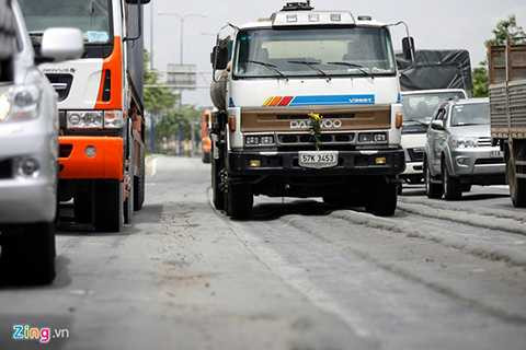 xuống cấp, ổ trâu, ổ voi, nút nứt, TP. HCM, đại lộ Đông Tây, Phú Mỹ