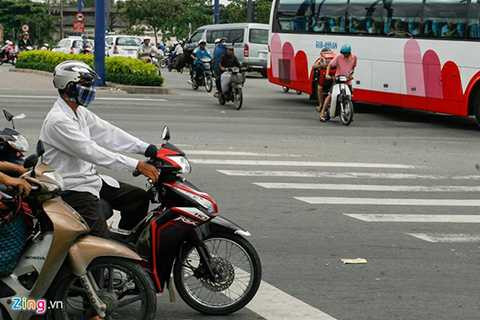 xuống cấp, ổ trâu, ổ voi, nút nứt, TP. HCM, đại lộ Đông Tây, Phú Mỹ