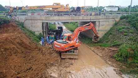  Cuộc họp diễn ra ngay sau khi tuyến ống dẫn nước sạch sông Đà vỡ lần thứ 9 (khoảng 4h sáng 12/7).