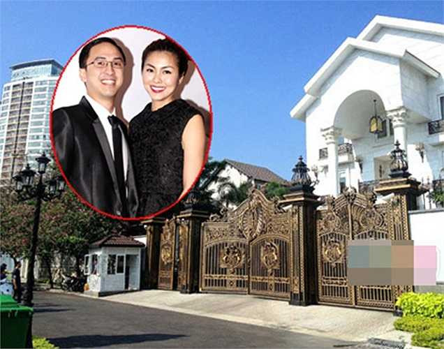 Tọa lạc ở một vị trí cực đẹp và yên tĩnh, căn biệt thự màu trắng của gia đình nhà chồng ngọc nữ Hà Tăng nổi bật hẳn so với những căn hộ khác nhờ kiến trúc xa hoa, độc đáo nhưng không kém phần tinh tế. 