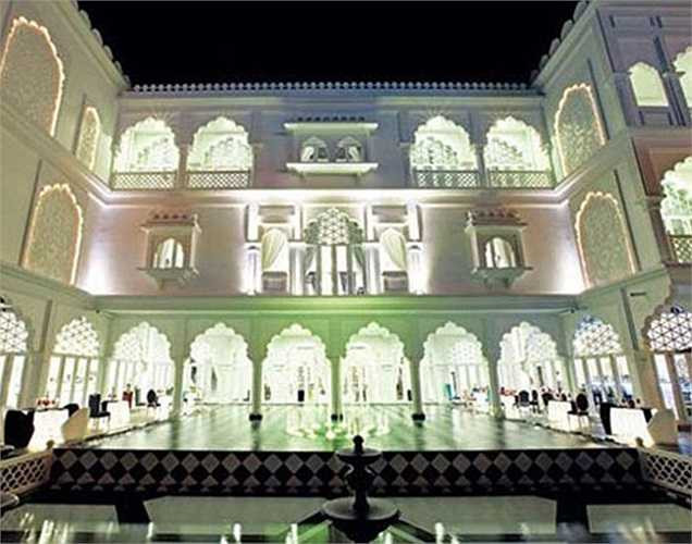 Chủ tịch tập đoàn Khải Silk gây chú ý với tòa lâu đài trắng siêu sang trọng mang tên Tamasago. Công trình mới nhất của Khải Silk mang dấu ấn Ấn Độ rất đậm. 