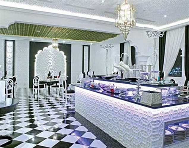 Mọi chi tiết trong tòa lâu đài trắng đều được chú ý, không có sự trùng lặp nào. Ngay cả mùi hương trong tòa lâu đài cũng rất khác biệt.